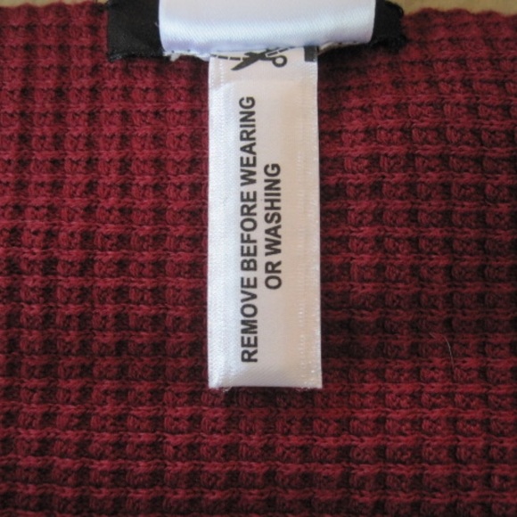 DKNY Donna Karan New York Men's Knit Scarf - Picture 5 of 5